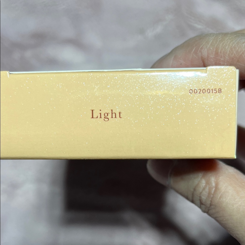 Laura Geller Baked Balance-N-Glow Illuminating Foundation - Light - Picture 3 of 3